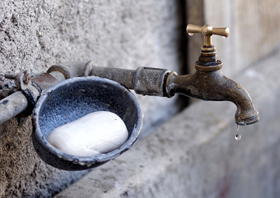 faucet-1581573_400.jpg
